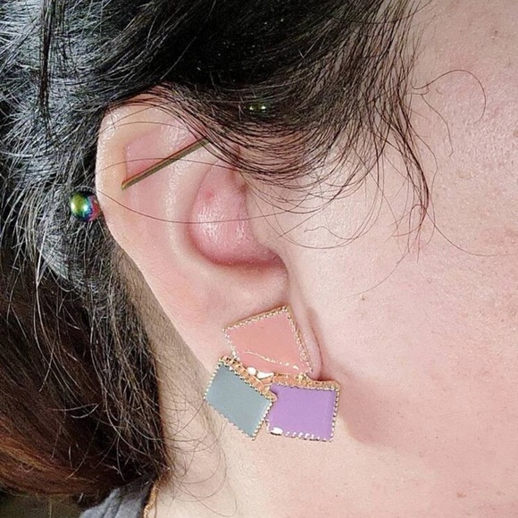 Color Block Geometric Stud Earrings - Picture 4 of 5